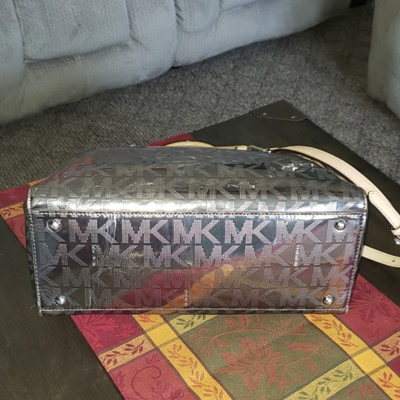 Michael Kors Silver Metallic Mirror Satchel Bag & Wallet Set - Picture 16 of 16